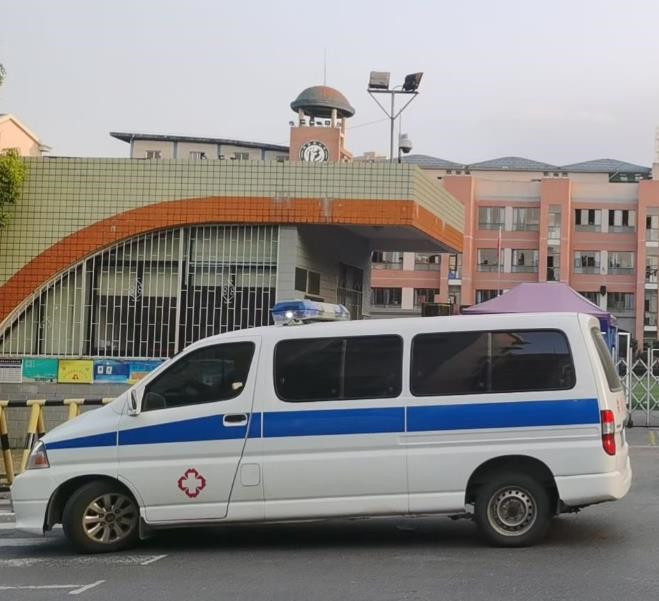 椒江救护车出租护送骨折病人一公里多少钱